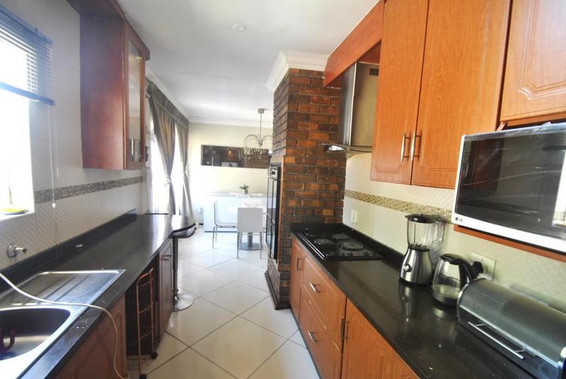 5 Bedroom Property for Sale in Dawn Park Gauteng