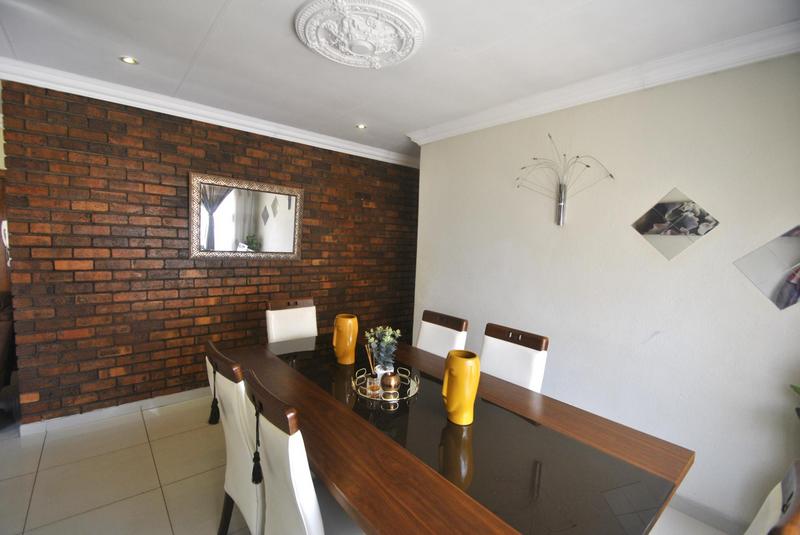 5 Bedroom Property for Sale in Dawn Park Gauteng