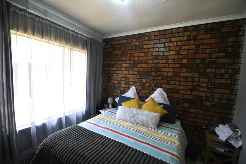 5 Bedroom Property for Sale in Dawn Park Gauteng