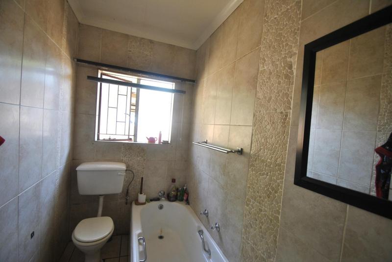 5 Bedroom Property for Sale in Dawn Park Gauteng