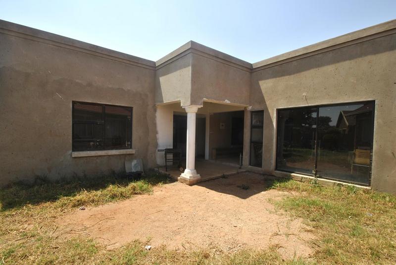 5 Bedroom Property for Sale in Dawn Park Gauteng