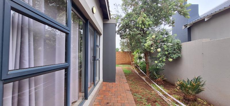 To Let 4 Bedroom Property for Rent in Midstream Meadows Gauteng