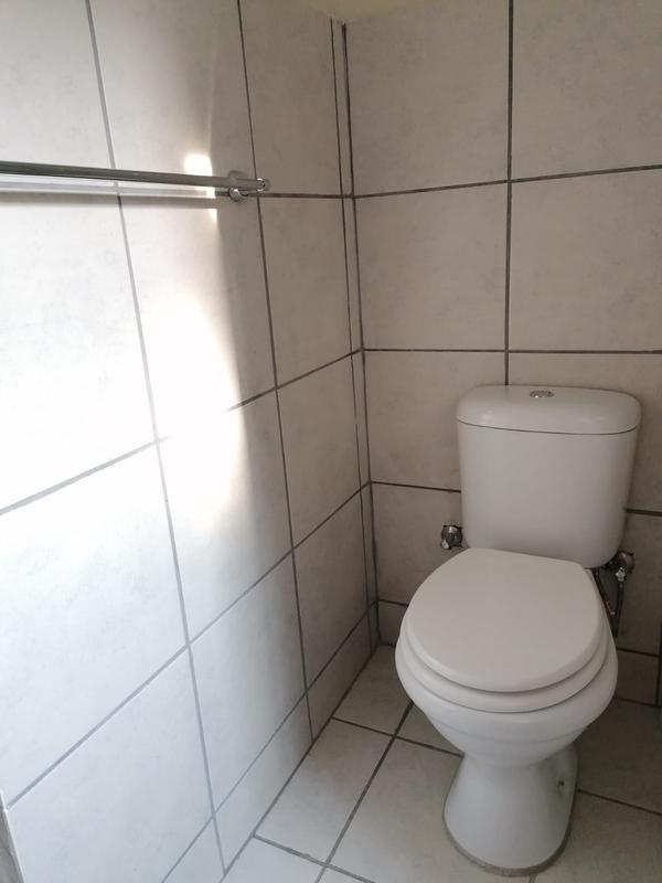 To Let 2 Bedroom Property for Rent in Waverley Gauteng