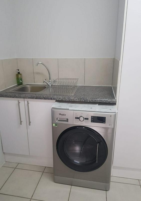 To Let 2 Bedroom Property for Rent in Waverley Gauteng