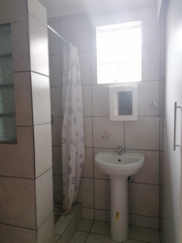 To Let 2 Bedroom Property for Rent in Waverley Gauteng