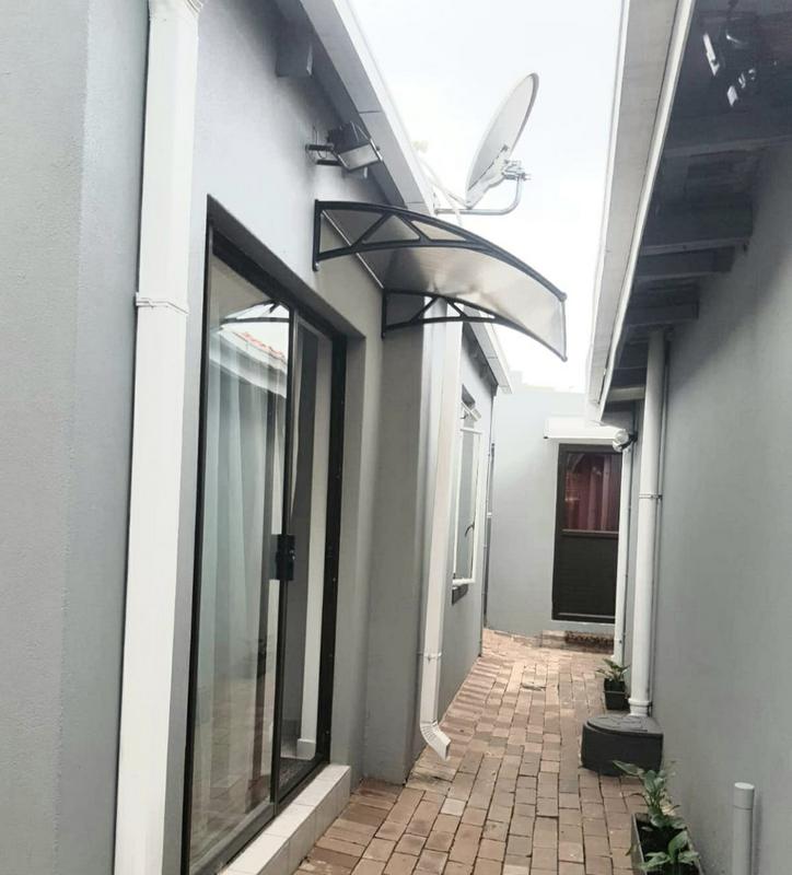 To Let 2 Bedroom Property for Rent in Waverley Gauteng