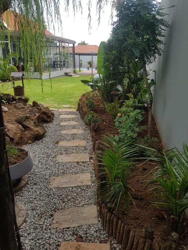 To Let 2 Bedroom Property for Rent in Waverley Gauteng