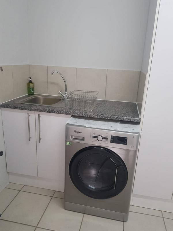 To Let 2 Bedroom Property for Rent in Waverley Gauteng