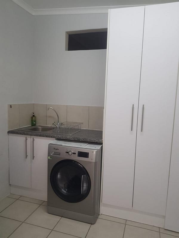 To Let 2 Bedroom Property for Rent in Waverley Gauteng