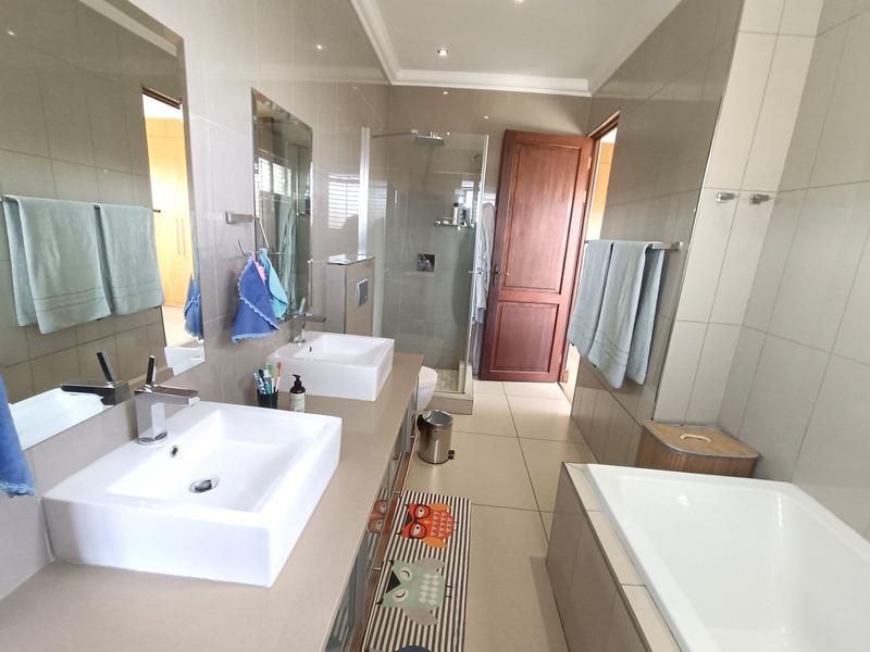 5 Bedroom Property for Sale in Midlands Estate Gauteng