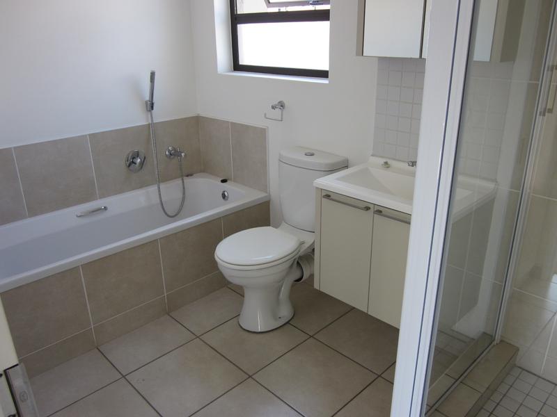 To Let 1 Bedroom Property for Rent in Fourways Gauteng