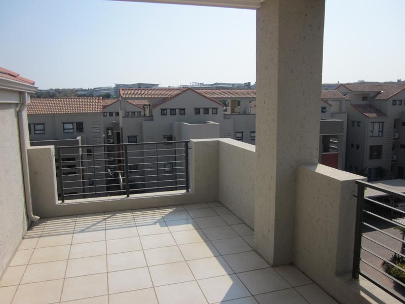 To Let 1 Bedroom Property for Rent in Fourways Gauteng