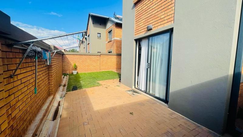 2 Bedroom Property for Sale in Annlin Gauteng