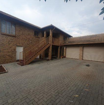 2 Bedroom Property for Sale in Magalieskruin Gauteng