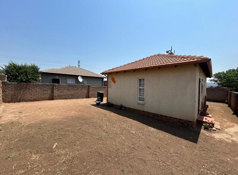 2 Bedroom Property for Sale in Kirkney Gauteng