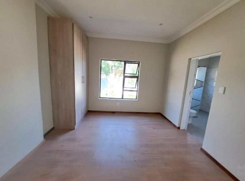 4 Bedroom Property for Sale in Mountain View Gauteng