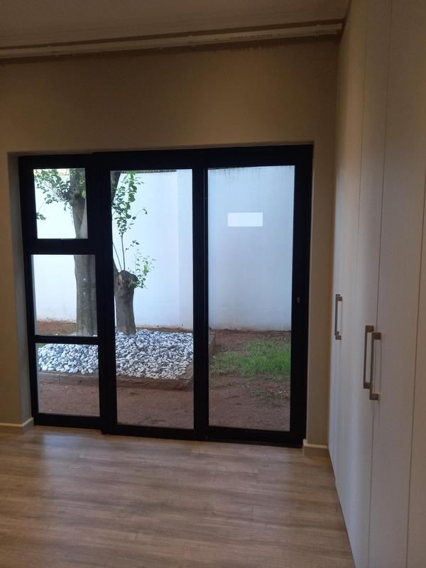 To Let 2 Bedroom Property for Rent in Rosebank Gauteng