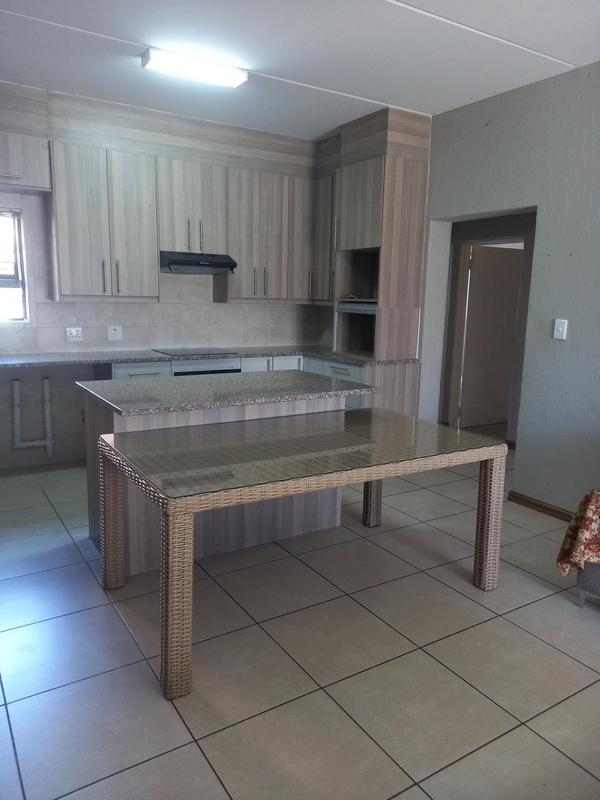 To Let 2 Bedroom Property for Rent in Victory Park Gauteng