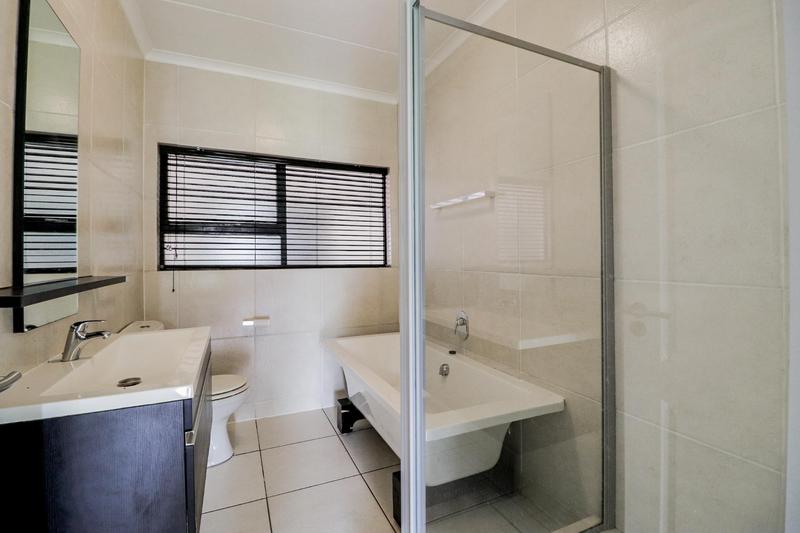 To Let 2 Bedroom Property for Rent in Greenstone Hill Gauteng