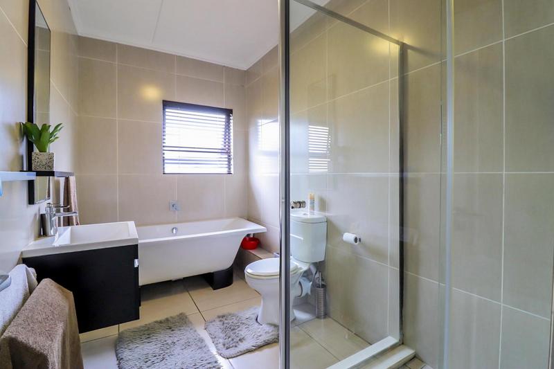 3 Bedroom Property for Sale in Greenstone Hill Gauteng