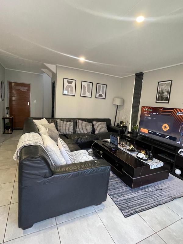 To Let 2 Bedroom Property for Rent in Amberfield Gauteng