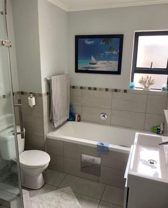 2 Bedroom Property for Sale in Sebenza Gauteng