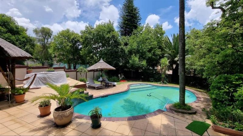 5 Bedroom Property for Sale in Kew Gauteng