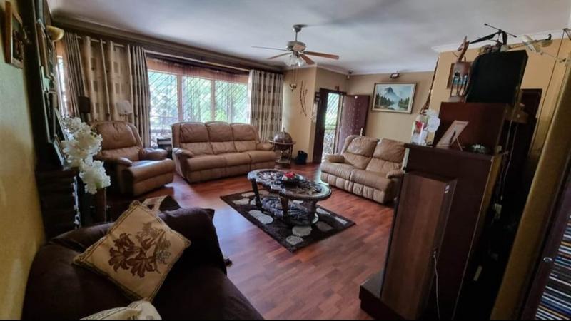 5 Bedroom Property for Sale in Kew Gauteng