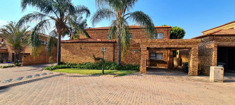 4 Bedroom Property for Sale in North Riding Gauteng