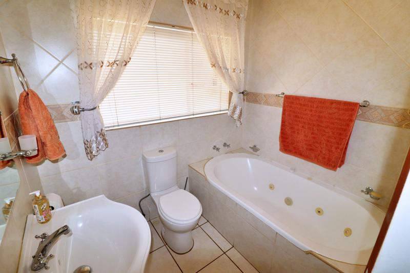 4 Bedroom Property for Sale in Sunnyridge Gauteng