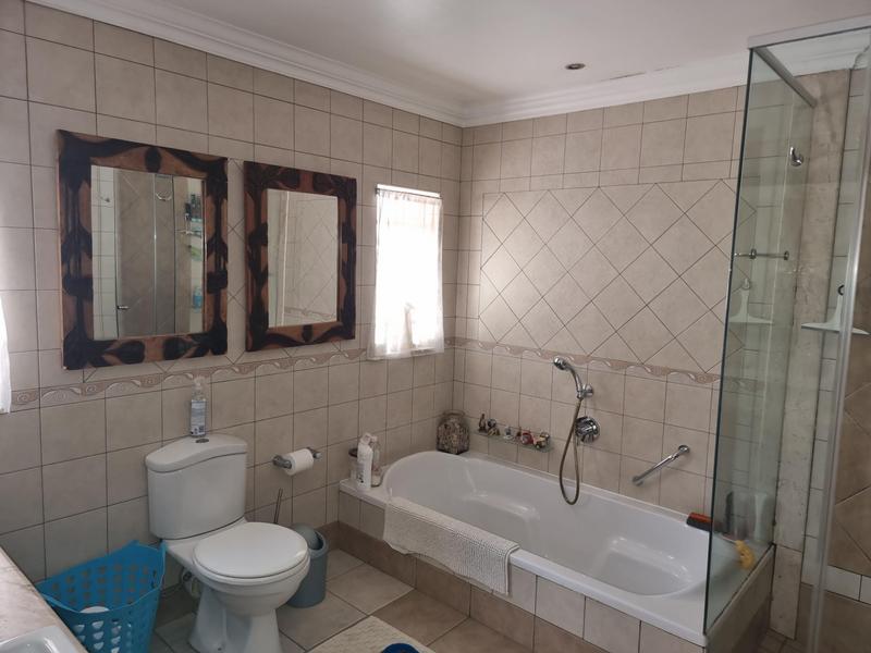 4 Bedroom Property for Sale in Edenvale Central Gauteng