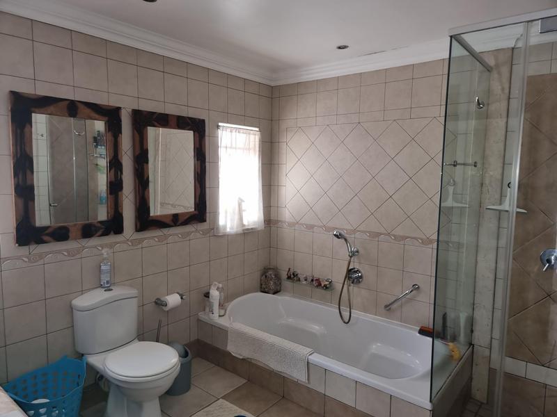 4 Bedroom Property for Sale in Edenvale Central Gauteng