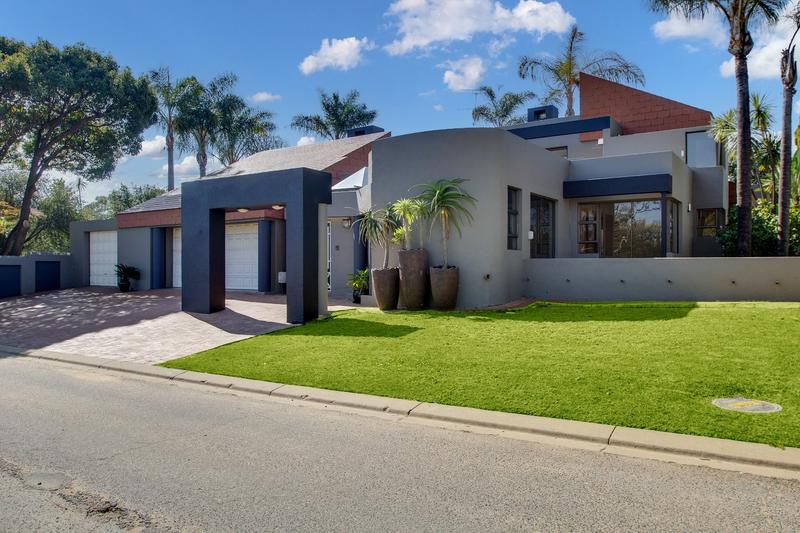 To Let 4 Bedroom Property for Rent in Fourways Gardens Gauteng