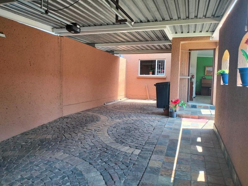 2 Bedroom Property for Sale in Rant En Dal Gauteng