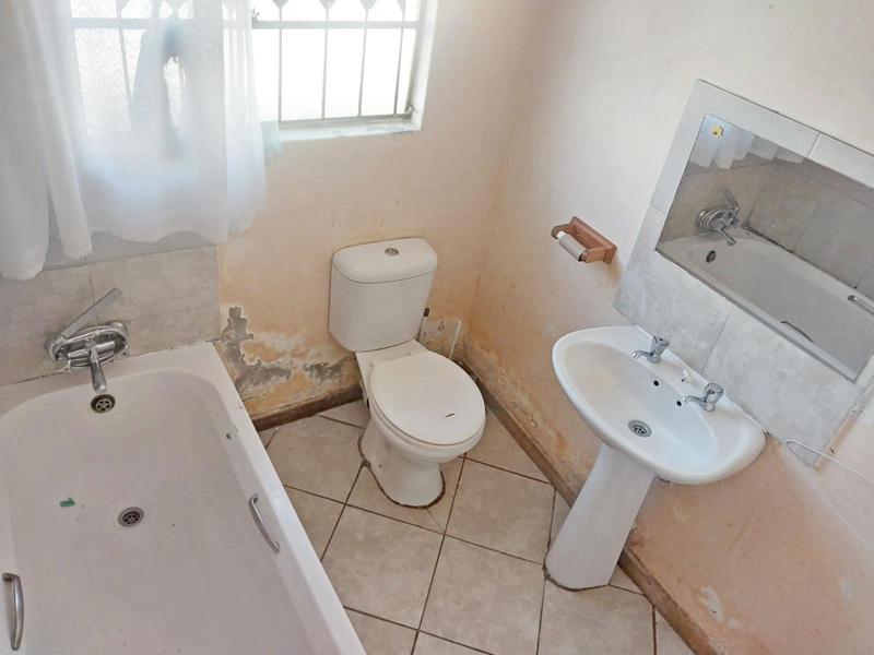 6 Bedroom Property for Sale in Clayville Gauteng