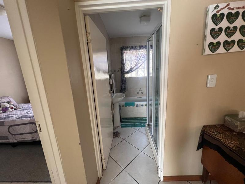 2 Bedroom Property for Sale in Helikonpark Gauteng