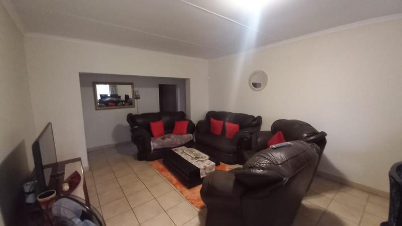 4 Bedroom Property for Sale in Mountain View Gauteng