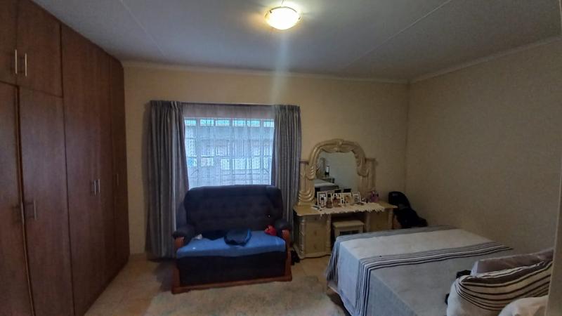 4 Bedroom Property for Sale in Mountain View Gauteng