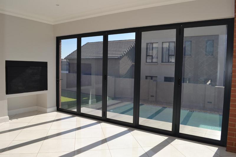 To Let 5 Bedroom Property for Rent in Copperleaf Estate Gauteng