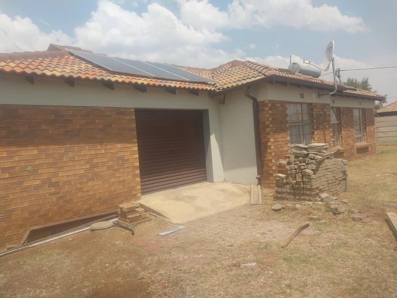 3 Bedroom Property for Sale in Clayville Gauteng