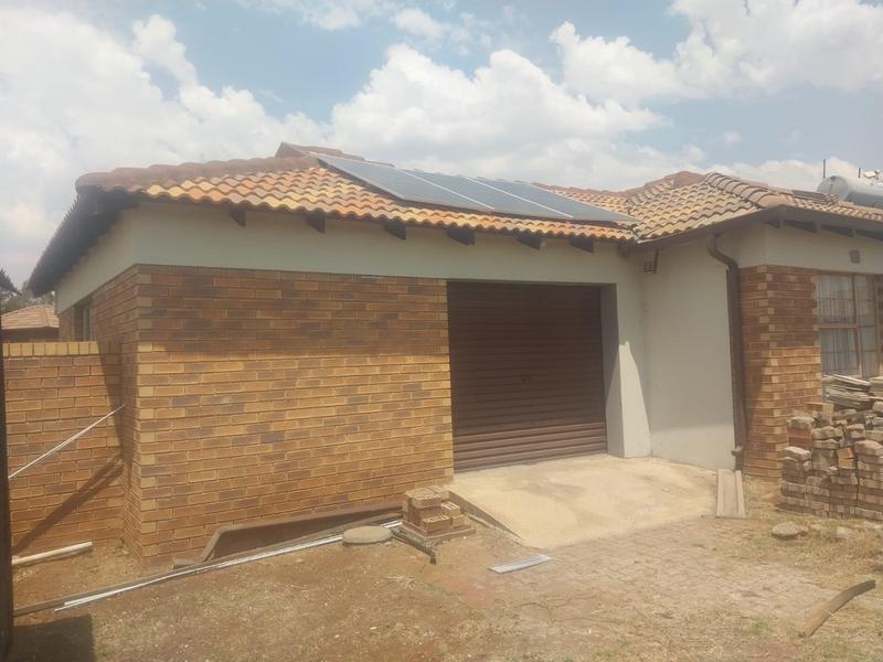 3 Bedroom Property for Sale in Clayville Gauteng