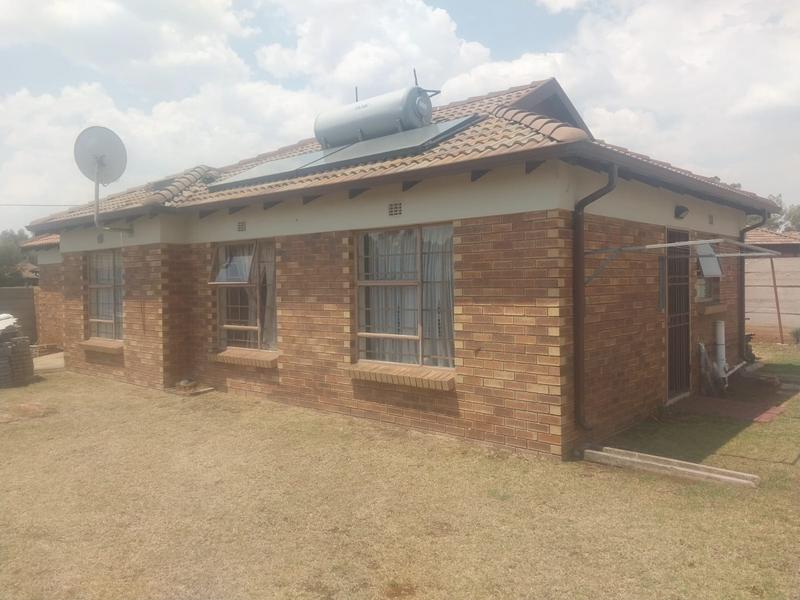 3 Bedroom Property for Sale in Clayville Gauteng