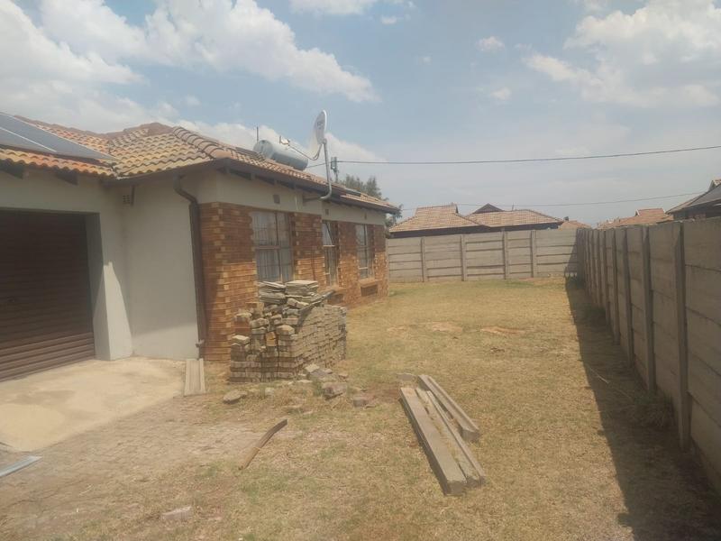 3 Bedroom Property for Sale in Clayville Gauteng