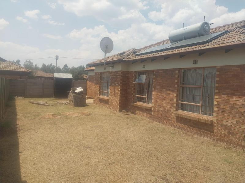 3 Bedroom Property for Sale in Clayville Gauteng