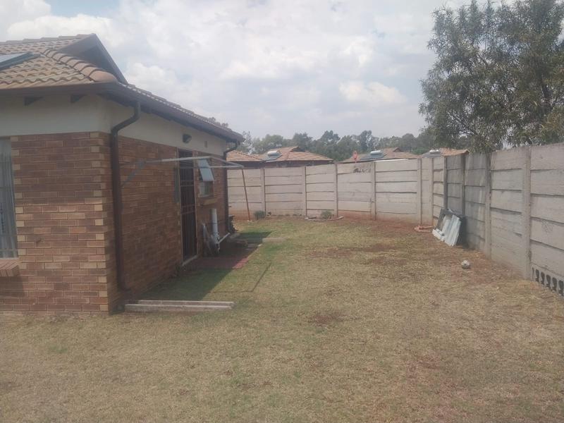 3 Bedroom Property for Sale in Clayville Gauteng