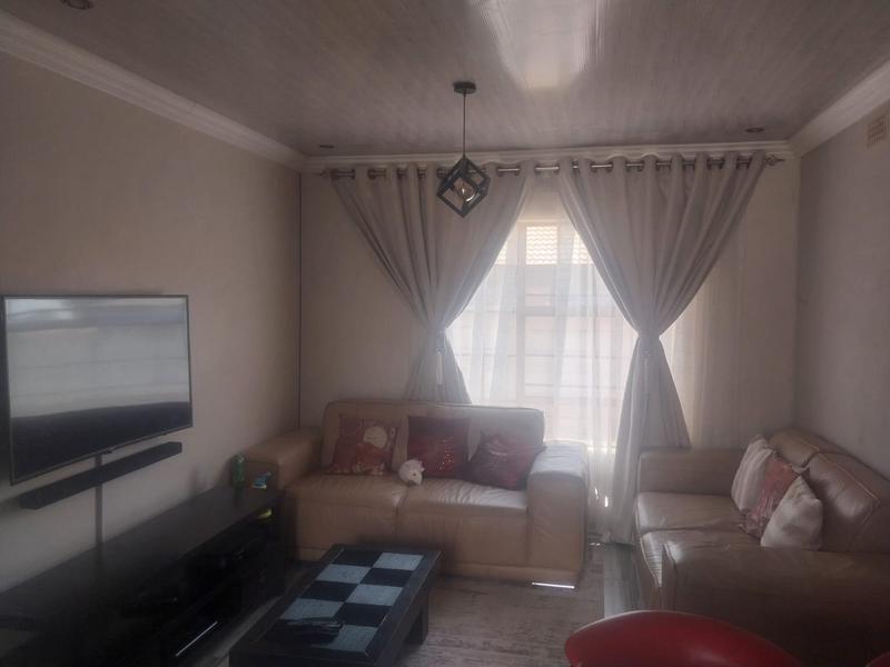 3 Bedroom Property for Sale in Clayville Gauteng