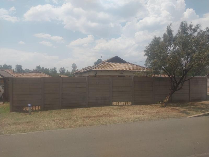 3 Bedroom Property for Sale in Clayville Gauteng