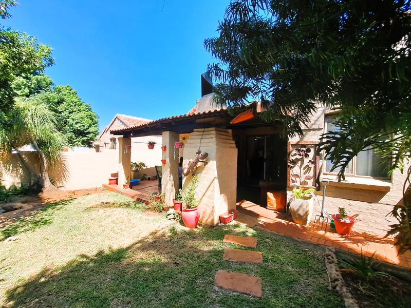 2 Bedroom Property for Sale in Eldoraigne Gauteng