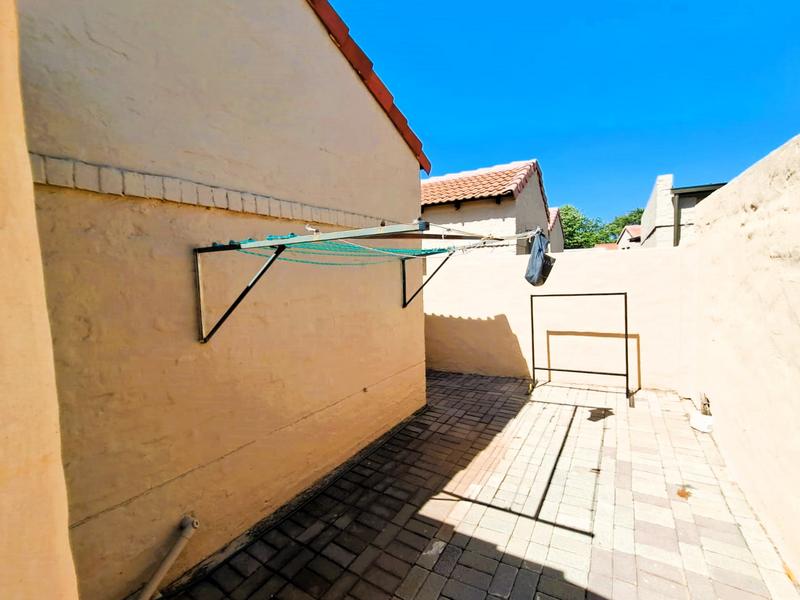 2 Bedroom Property for Sale in Eldoraigne Gauteng