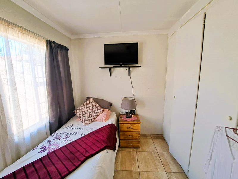 2 Bedroom Property for Sale in Eldoraigne Gauteng